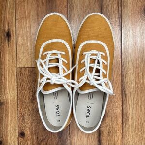 Toms Shoes Women’s Carmel Mustard Yellow Canvas Lace Up Sneakers, size 8